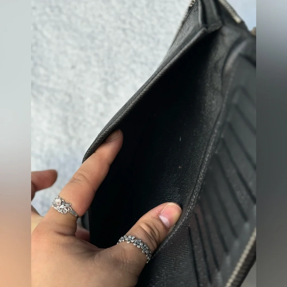 Authentic Black Damier Louis Vuitton Zippy Wallet